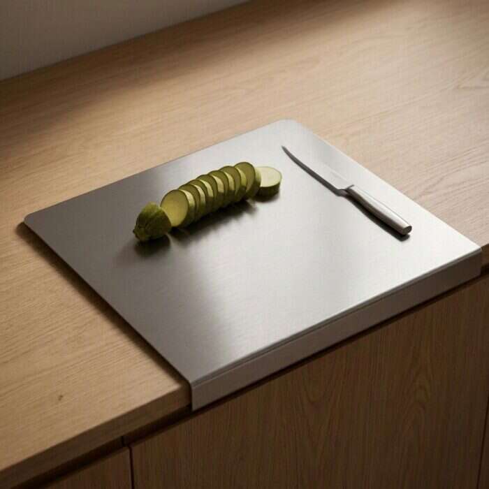 Stainless_steel_product_photogra…_202609091856 لوح تقطيع ستانلس ستيل 304 — مقاس وسط