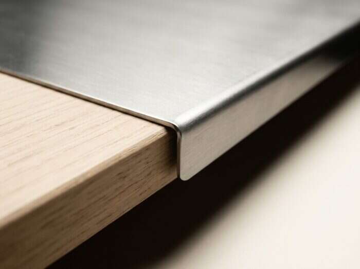 Stainless_steel_product_shot_des…_202609091855 لوح تقطيع ستانلس ستيل 304 — مقاس وسط