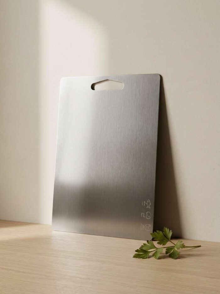 Steel_sheet_leaning_against_wall_202609091648 لوح تقطيع ستانلس ستيل 304 — مقاس صغير
